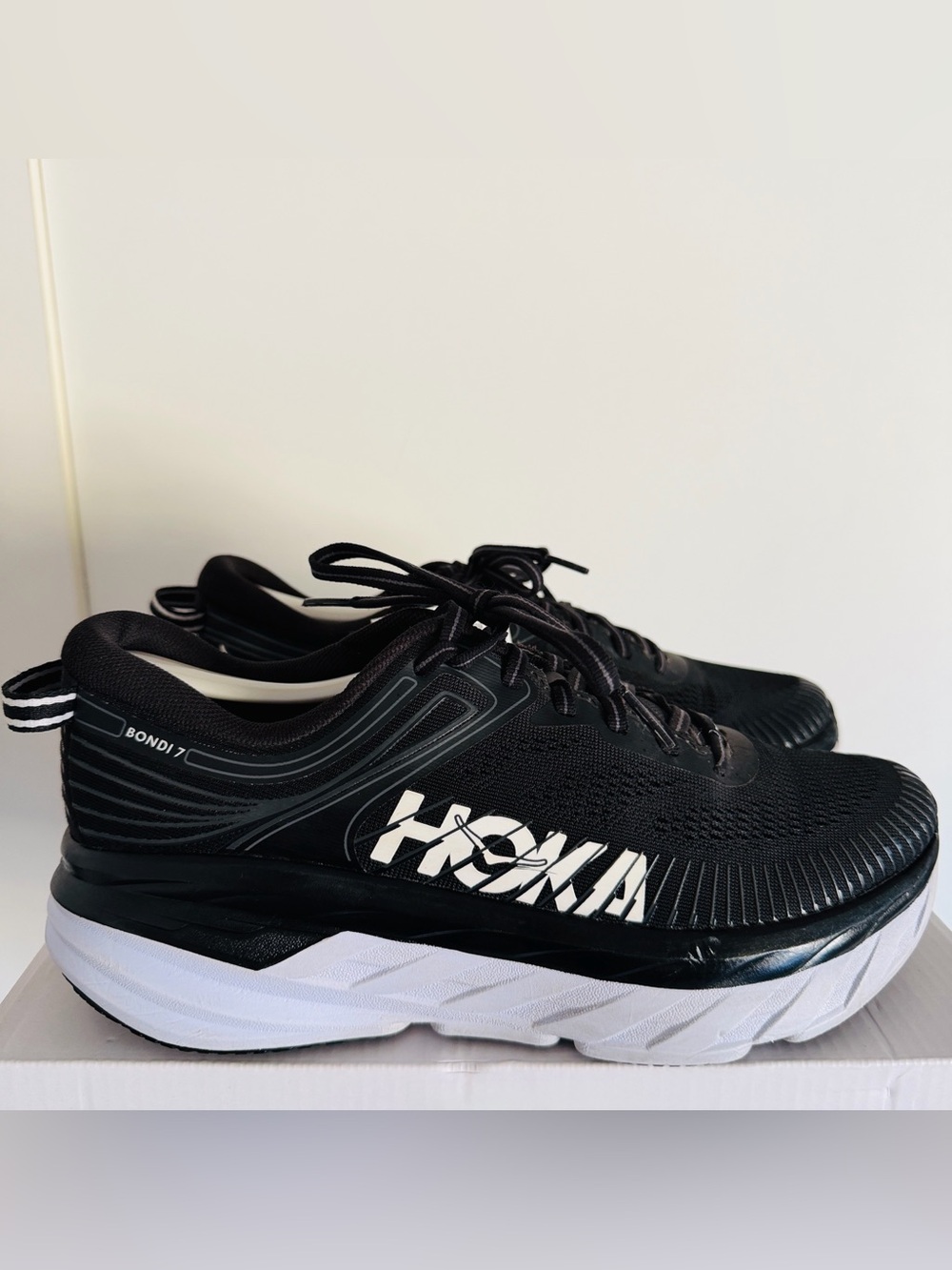 Hoka One One Bondi 7 running shoes in the Black/White colorway EUC.